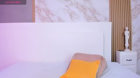 tianaglow4 online show from 10.09.25