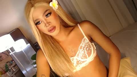 Snapshot of tiara_perezx chatting on 12.17.24 Sam online show from 12.17.24