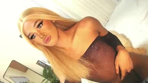 Snapshot of tiara_perezx chatting on 12.28.24 Sam online show from 12.28.24