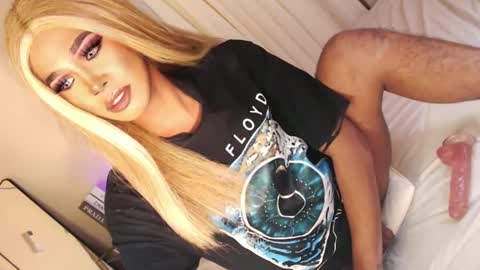 Snapshot of tiara_perezx chatting on 01.10.25 Sam online show from 01.10.25