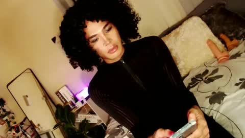 Snapshot of tiara_perezx chatting on 02.05.25 Sam online show from 02.05.25
