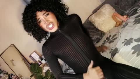 Snapshot of tiara_perezx chatting on 02.06.25 Sam online show from 02.06.25
