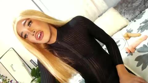 Snapshot of tiara_perezx chatting on 02.06.25 Sam online show from 02.06.25