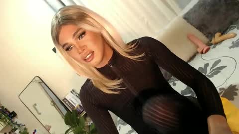 Snapshot of tiara_perezx chatting on 02.20.25 Sam online show from 02.20.25