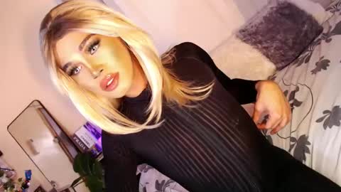 Snapshot of tiara_perezx chatting on 02.22.25 Sam online show from 02.22.25