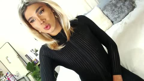Snapshot of tiara_perezx chatting on 02.28.25 Sam online show from 02.28.25