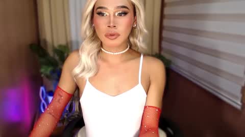 Snapshot of tiara_perezx chatting on 09.22.25 Sam online show from 09.22.25