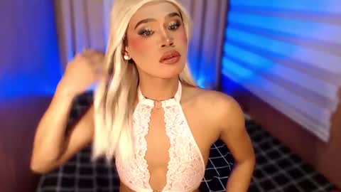 Snapshot of tiara_perezx chatting on 10.08.25 Sam online show from 10.08.25