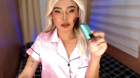 Snapshot of tiara_perezx chatting on 10.16.25 Sam online show from 10.16.25