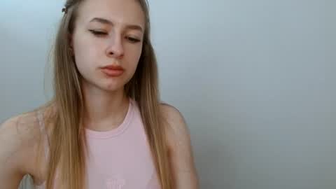 Snapshot of tiarasmile chatting on 06.19.26 Tiara online show from 06.19.26
