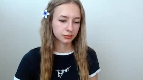 Snapshot of tiarasmile chatting on 06.30.26 Tiara online show from 06.30.26