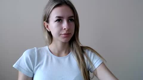 Snapshot of tiarasmile chatting on 07.25.26 Tiara online show from 07.25.26