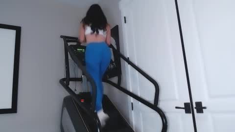 Snapshot of ticketshow chatting on 10.26.25 ticketshow online show from 10.26.25