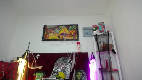 Tifanny Nails  online show from 10.30.25