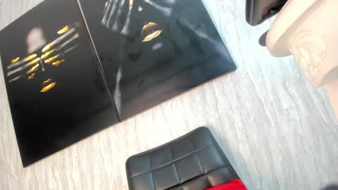 Snapshot of tiff_valentine chatting on 01.11.25 Tiffany online show from 01.11.25