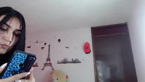 Snapshot of tiffani_williams chatting on 02.05.25 tifany online show from 02.05.25