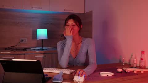 Snapshot of tiffantasy chatting on 09.28.25 Im here on Fridays Saturdays Sundays  online show from 09.28.25