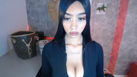 Snapshot of tiffany_1m chatting on 12.19.24 tiffany_1m online show from 12.19.24