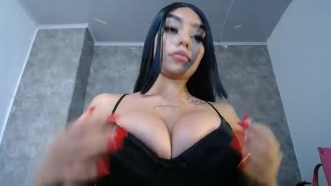 Snapshot of tiffany_1m chatting on 01.21.25 tiffany_1m online show from 01.21.25