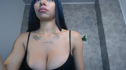 Snapshot of tiffany_1m chatting on 02.05.25 tiffany_1m online show from 02.05.25