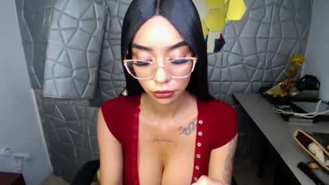 Snapshot of tiffany_1m chatting on 03.05.25 tiffany_1m online show from 03.05.25