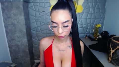 Snapshot of tiffany_1m chatting on 03.12.25 tiffany_1m online show from 03.12.25