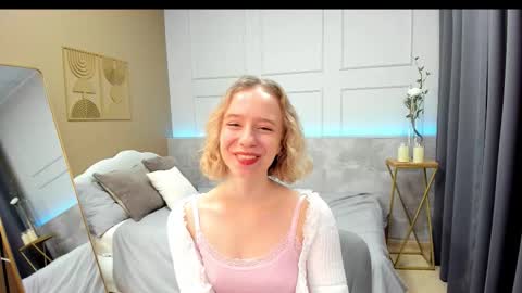 Snapshot of tiffany___may chatting on 12.01.25 Tiffany online show from 12.01.25