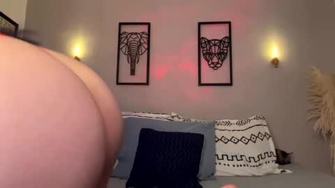  CAMI VELEZ camivelezz   online show from 04.14.26