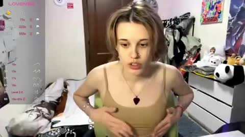 Snapshot of tiffanydziewanowski chatting on 04.28.26 Tiffany online show from 04.28.26