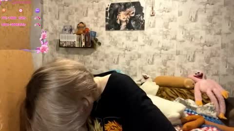 Snapshot of tiffanydziewanowski chatting on 05.03.26 Tiffany online show from 05.03.26
