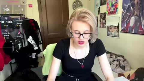 Snapshot of tiffanydziewanowski chatting on 05.24.26 Tiffany online show from 05.24.26