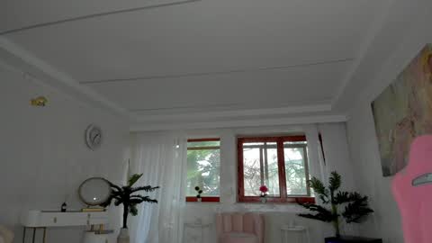 Tiffany Houston online show from 12.08.24