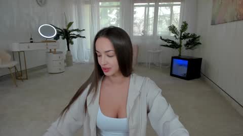 Tiffany Houston online show from 01.12.25