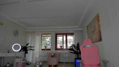 Tiffany Houston online show from 02.15.25