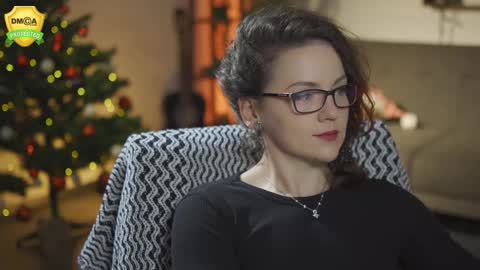 Snapshot of tiffanyriox chatting on 12.19.25 tiffanyriox online show from 12.19.25