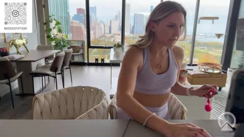 Tiffstreatsxoxo online show from 10.25.25