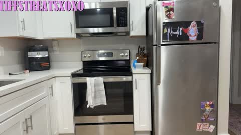 Tiffstreatsxoxo online show from 03.30.26