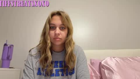 Snapshot of tiffstreatsxoxo chatting on 05.17.26 Tiffstreatsxoxo online show from 05.17.26