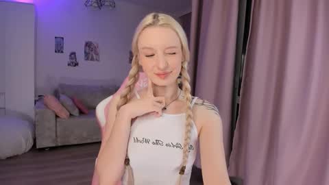 Snapshot of tiffy_fox chatting on 02.21.26 Tiffany online show from 02.21.26