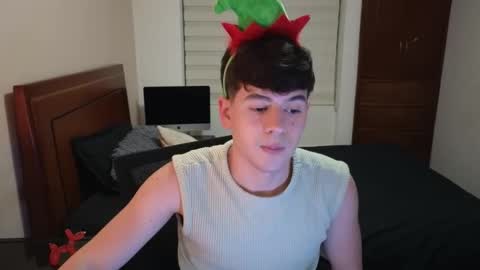 Snapshot of tightncuteass chatting on 11.04.25 Camilo online show from 11.04.25