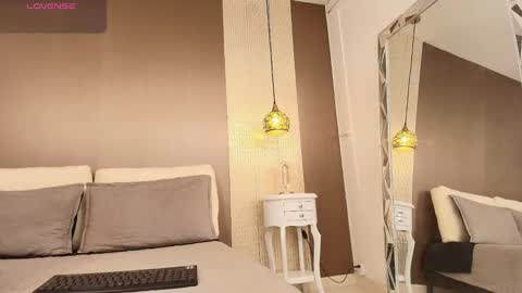 T I F F A N Y online show from 09.11.25