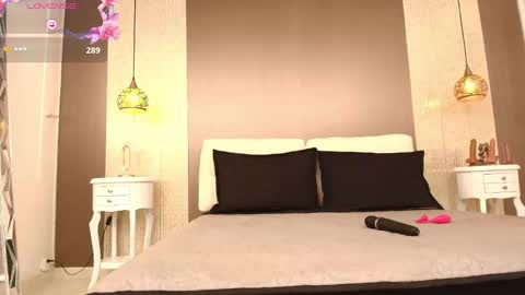 T I F F A N Y online show from 09.13.25