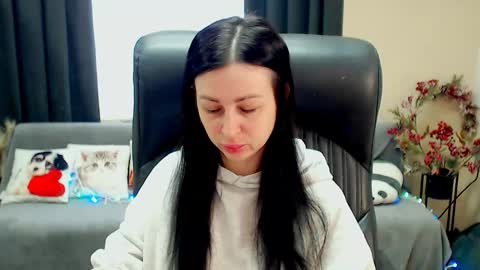 Snapshot of timeparadice chatting on 05.06.26 Luisa online show from 05.06.26