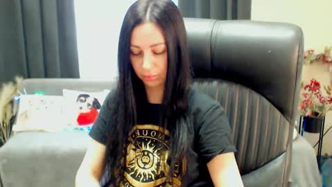 Snapshot of timeparadice chatting on 05.15.26 Luisa online show from 05.15.26