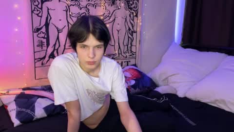 Snapshot of timi_moon chatting on 02.19.25 timi_moon online show from 02.19.25