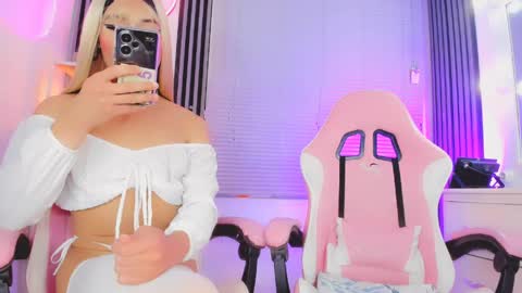 Snapshot of timmy_boyy chatting on 04.19.26 Hallie And Annie online show from 04.19.26