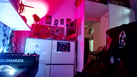 Snapshot of timsfeet chatting on 12.23.25 m0rty Kitty online show from 12.23.25