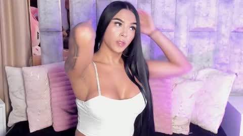 Snapshot of tina_noa chatting on 10.20.25 Tina noa online show from 10.20.25