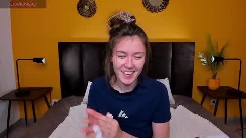 Snapshot of tina_porter chatting on 11.22.25 Tina online show from 11.22.25