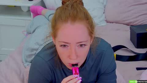 Snapshot of tinabrook chatting on 09.12.25 Tina online show from 09.12.25